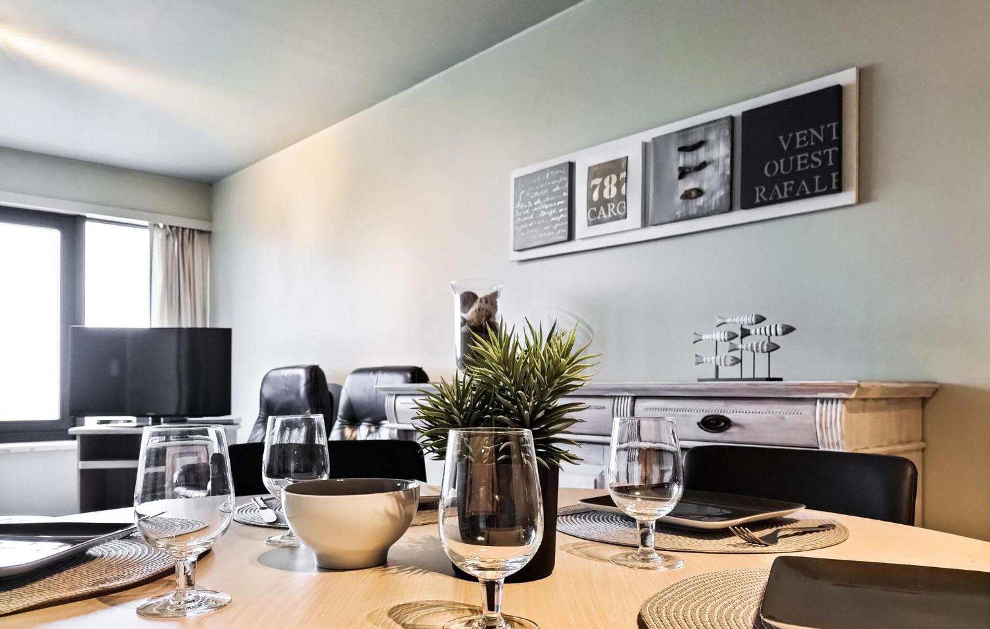 Beautiful Apartment In Oostende With Wifi Exterior photo